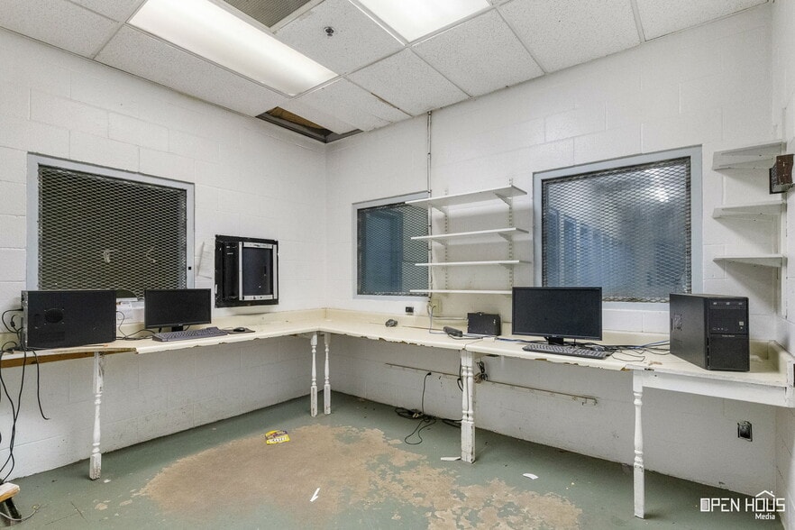 More Photos Of 2813 Central Fwy E, Wichita Falls Industrial For Sale