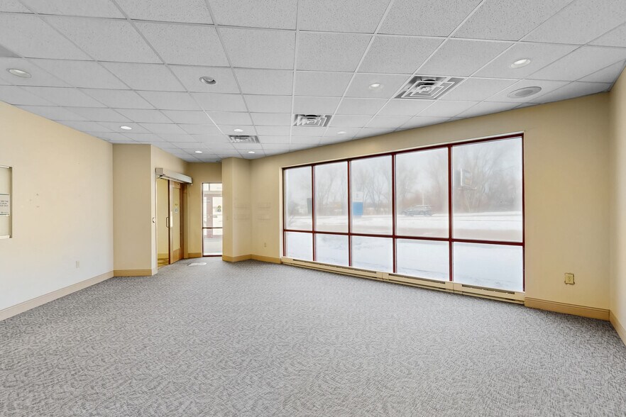 More Photos Of 4170 Pennsylvania Ave, Dubuque Office For Lease