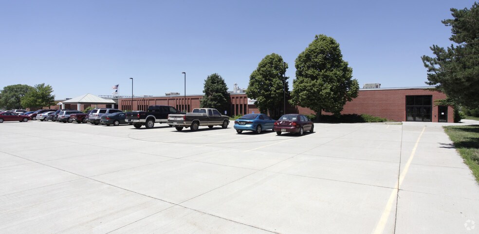 More Photos Of 6400 Cornhusker Hwy, Lincoln Flex For Sale