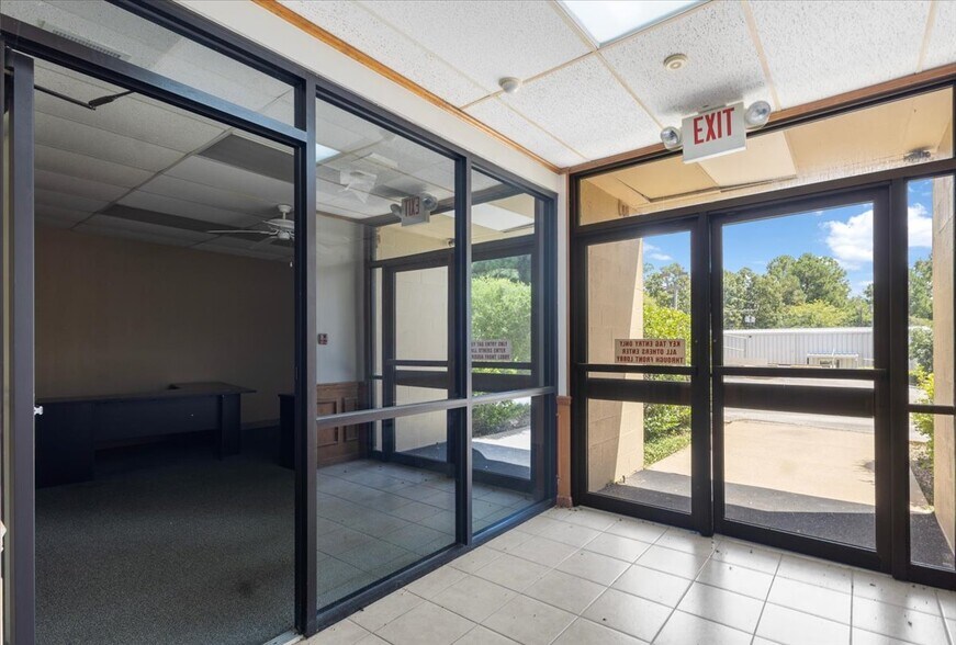 More Photos Of 9846 State Highway 31 E, Tyler Medical For Sale