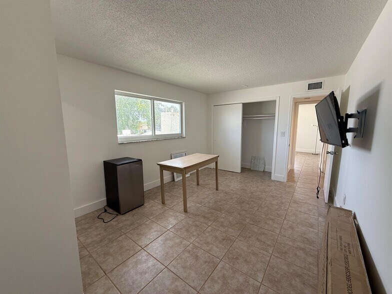 More Photos Of 1859 Lincoln St, Hollywood Apartments For Sale