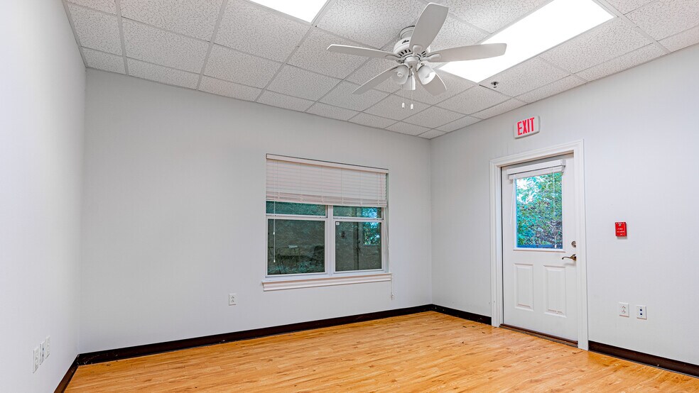 More Photos Of 3010 Bee Caves Rd, Rollingwood Medical For Lease