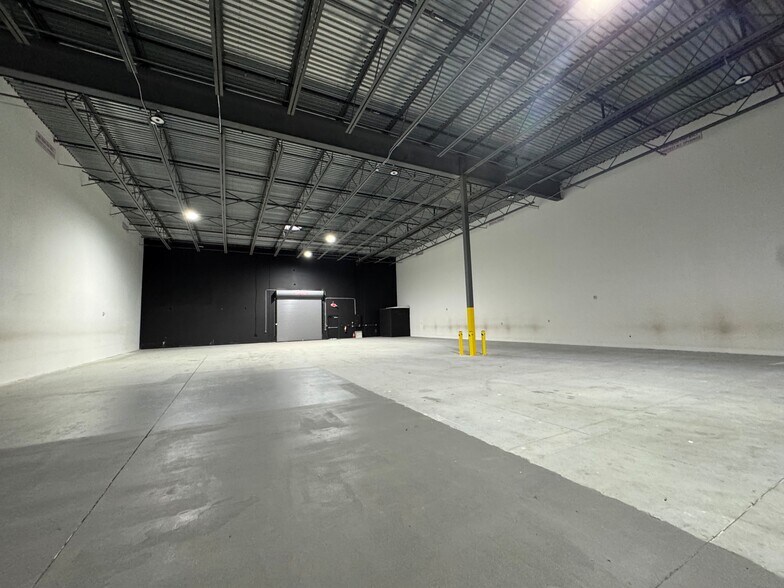 More Photos Of 6100 Shirley St, Naples Industrial For Lease