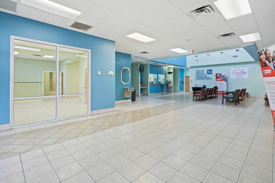 More Photos Of 2255 Dunn Ave, Jacksonville Medical For Lease