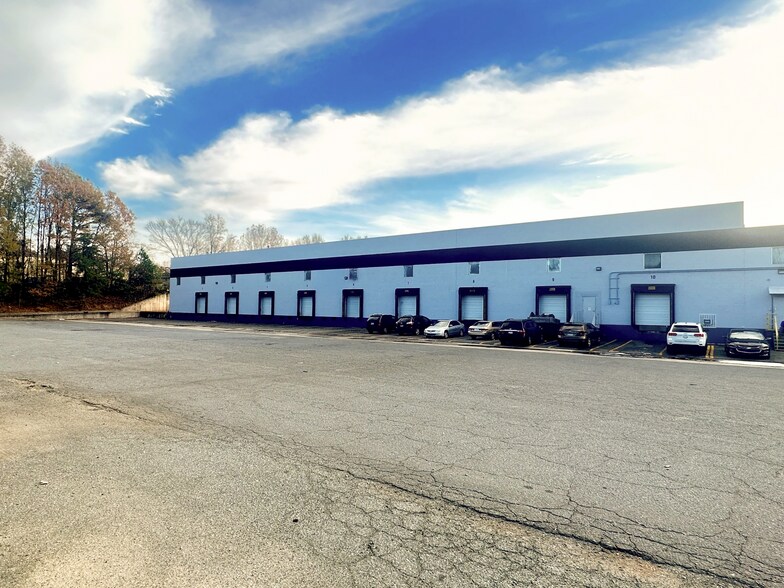 More Photos Of 6924 Orr Rd, Charlotte Distribution For Lease