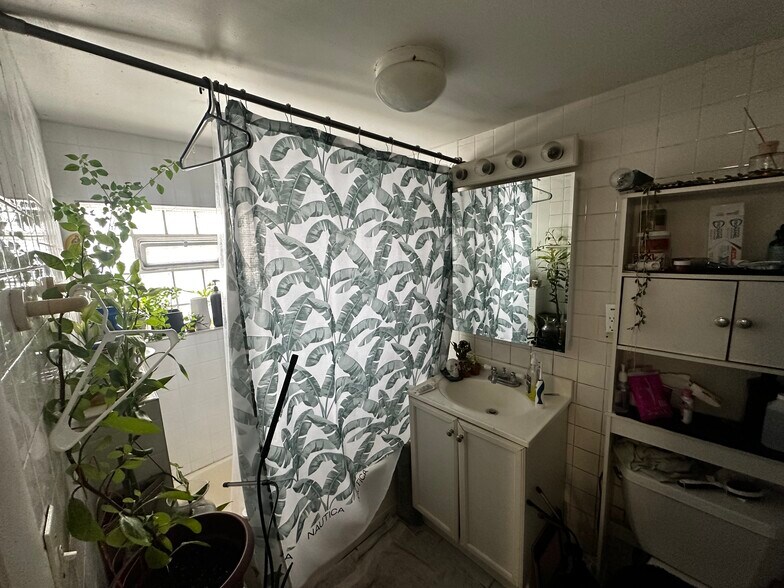 More Photos Of 3100 N LeClaire Ave, Chicago Apartments For Sale