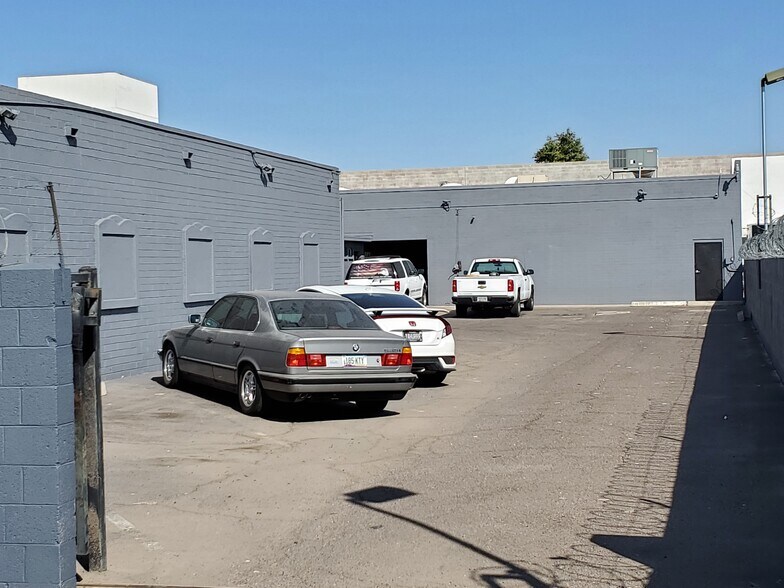 More Photos Of 1637-1639 N 40th St, Phoenix Warehouse For Lease