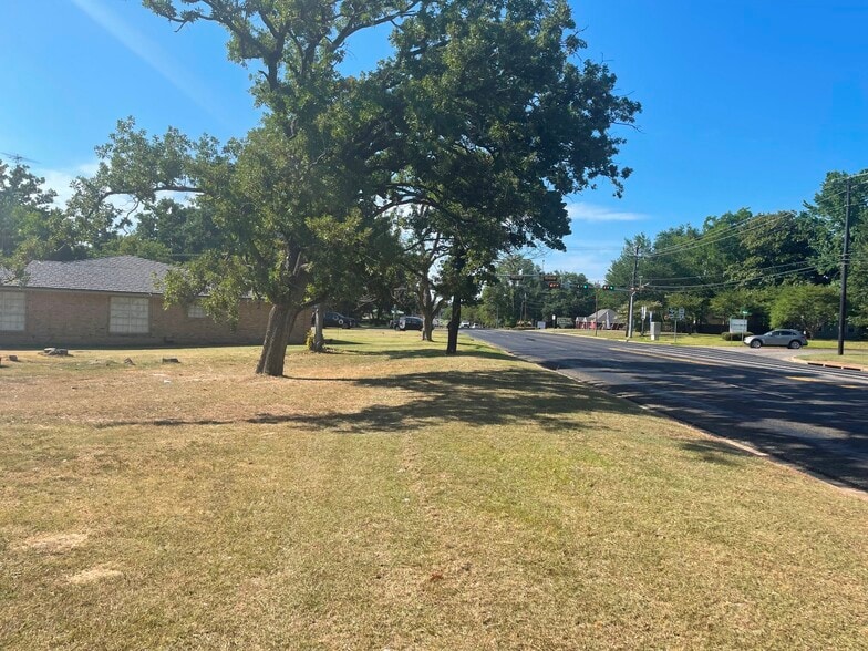 More Photos Of 902 Palestine, Athens Land For Sale