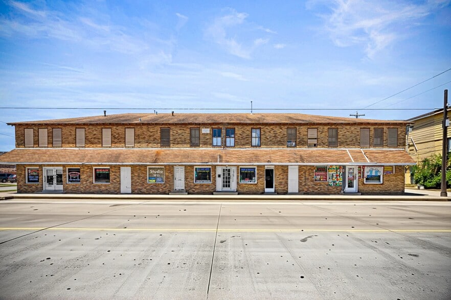 More Photos Of 1915 45th St, Galveston Storefront Retail Residential For Sale