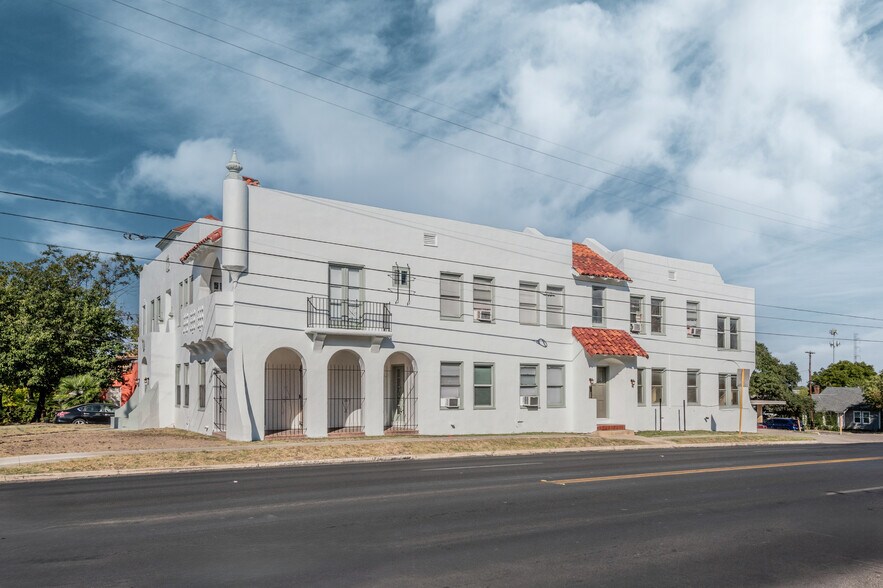 More Photos Of 403 W Hollywood Ave, San Antonio Apartments For Sale