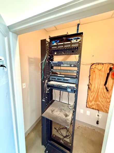 More Photos Of 2205 E 5th St, Austin Office For Lease