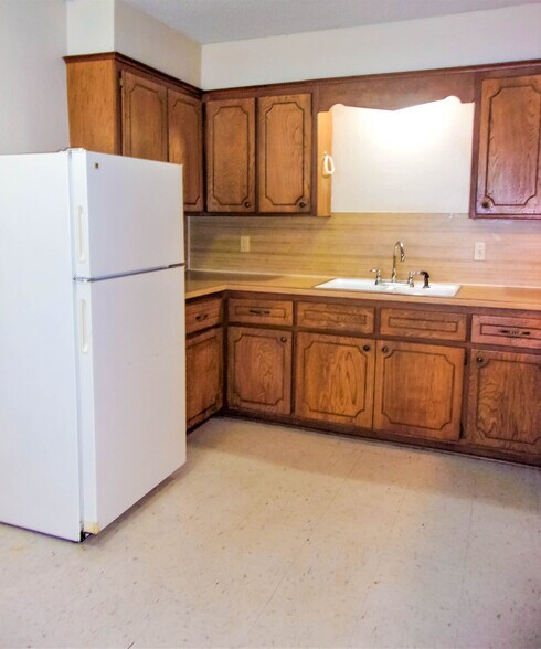 More Photos Of 210 NW North St, Minco Apartments For Sale