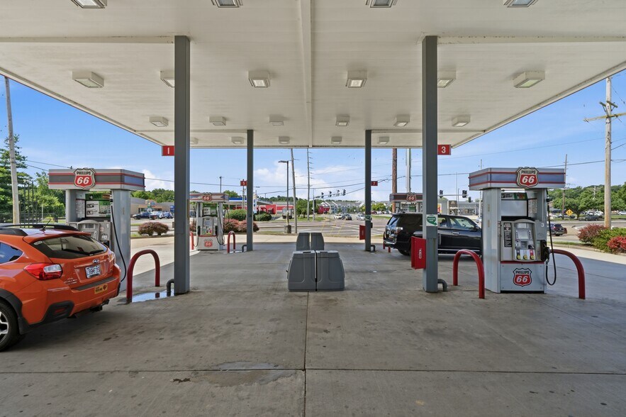 More Photos Of 13515 Big Bend Rd, Saint Louis Convenience Store For Sale
