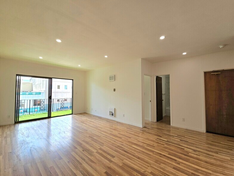 More Photos Of 823 Webster St, Oakland Storefront Retail Residential For Sale