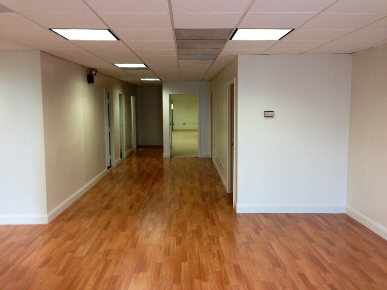 More Photos Of 16021 Industrial Dr, Gaithersburg Flex For Lease