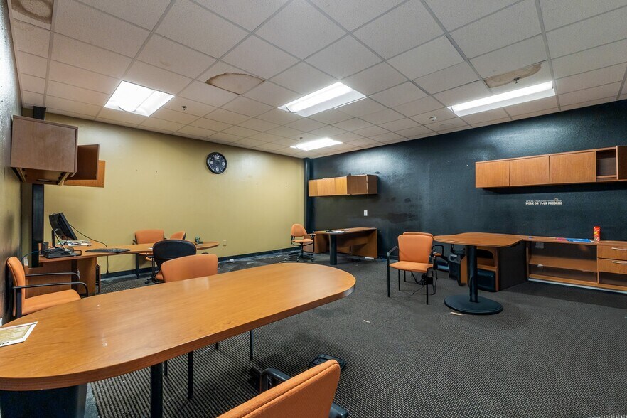 More Photos Of 4304 Metric Dr, Winter Park Warehouse For Sale