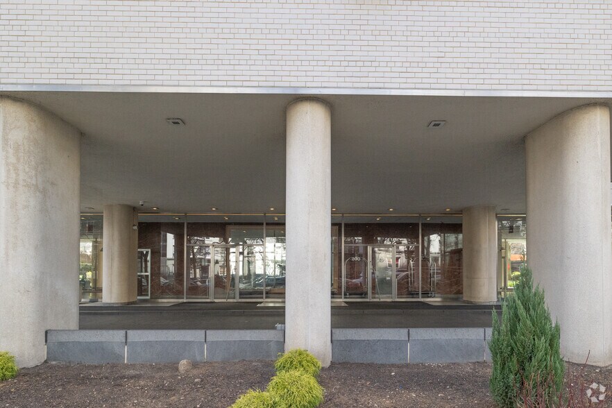 More Photos Of 200 E 66th St, New York Apartments For Lease