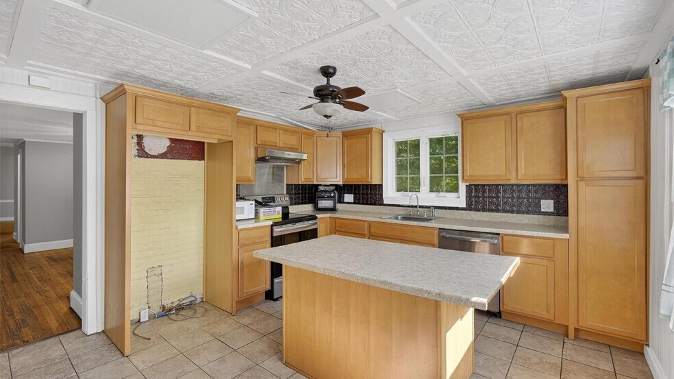 More Photos Of 1 Angola Rd, Cornwall Storefront Retail Office For Sale