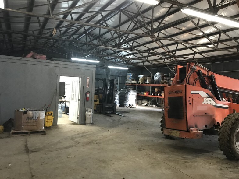 More Photos Of 401 Throckmorton St, McKinney Warehouse For Sale