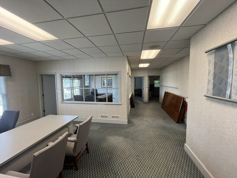 More Photos Of 7612 Alexandria Pike, Alexandria Bank For Lease