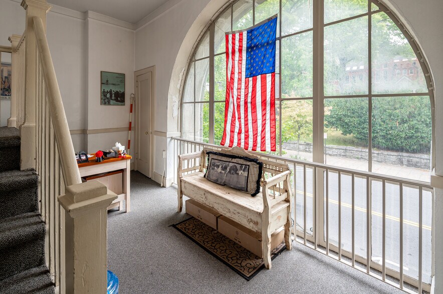 More Photos Of 25 N Broadway, Tarrytown Office For Lease