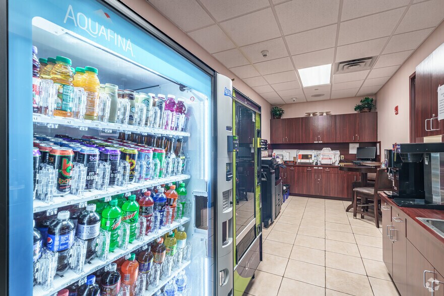 More Photos Of 850 NW Federal Hwy, Stuart Office For Lease