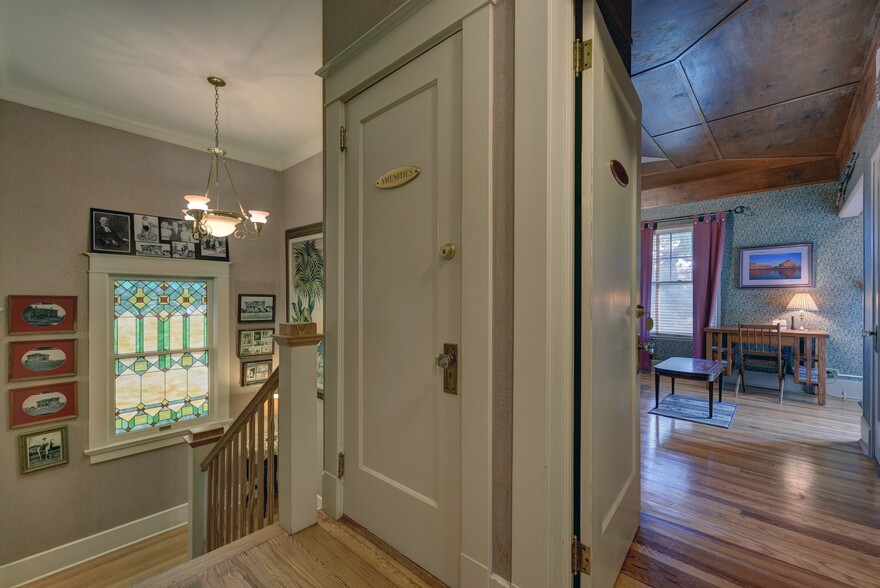 More Photos Of 1804 S Park St, Brenham Hospitality For Sale
