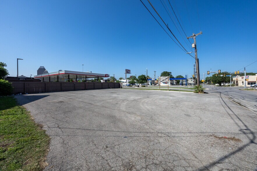 More Photos Of 302 W Euclid Ave, San Antonio Land For Sale