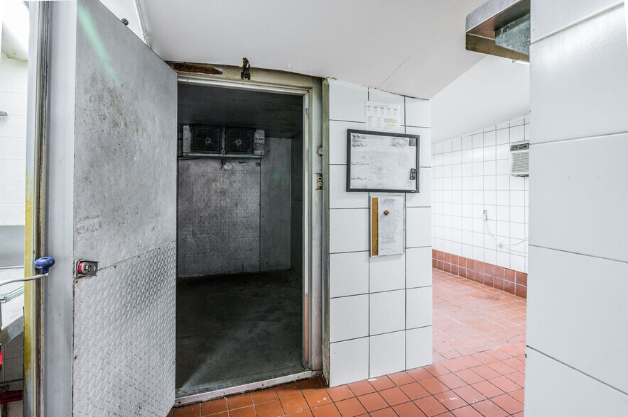 More Photos Of 1026-1038 Chestnut St, Bowling Green Restaurant For Sale