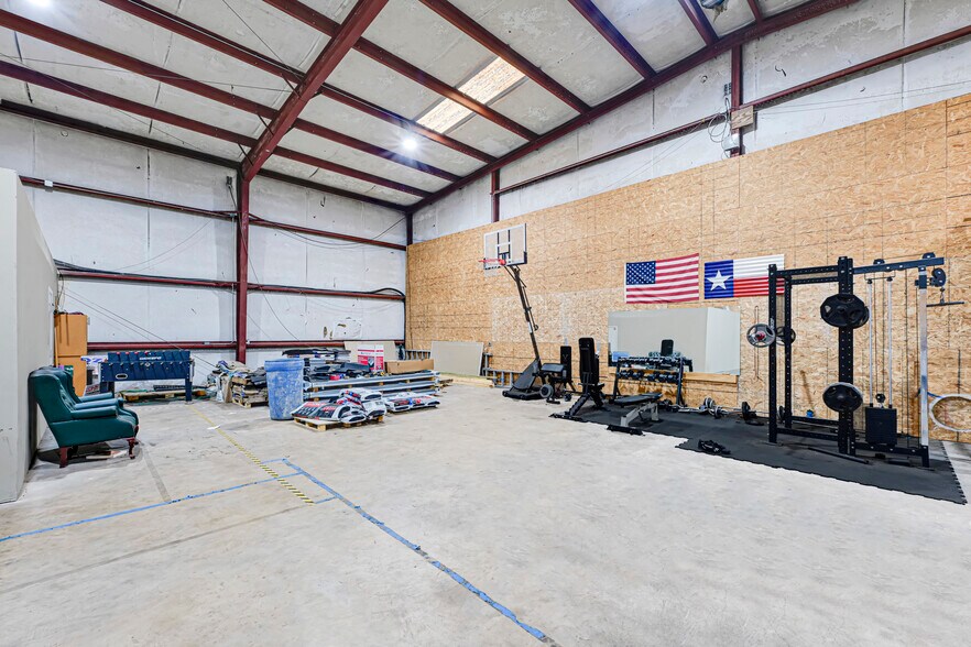 More Photos Of 1106 Witter St, Pasadena Industrial For Sale