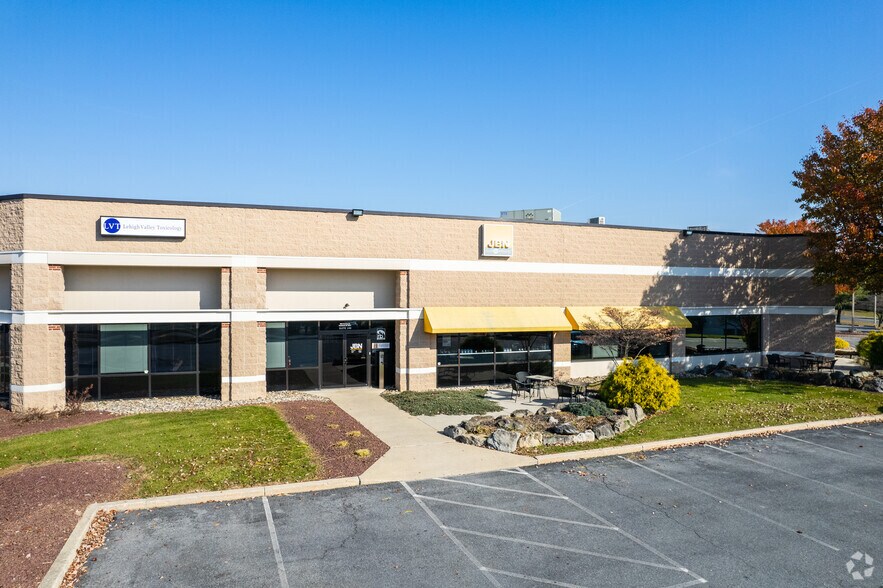 More Photos Of 3864 Courtney St, Bethlehem Flex For Lease