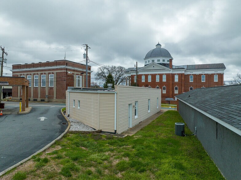 More Photos Of 101 Elm Ave, Louisa General Retail For Sale