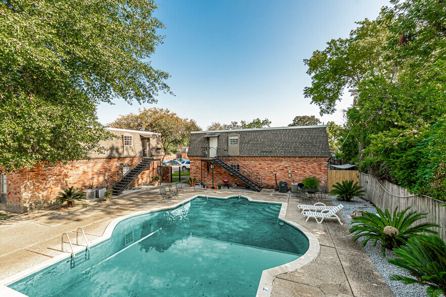 More Photos Of 901 Saint Rose Ave, Baton Rouge Apartments For Sale