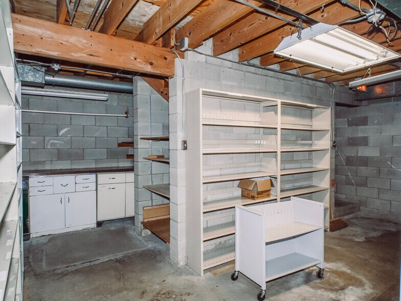 More Photos Of 603 N State St, Girard Medical For Sale