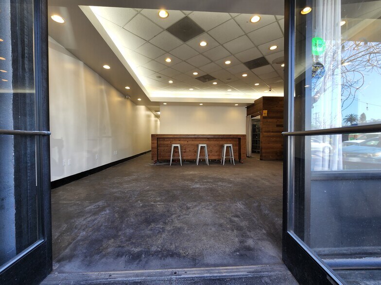 More Photos Of 1066-1070 S Fairfax Ave, Los Angeles Restaurant For Lease