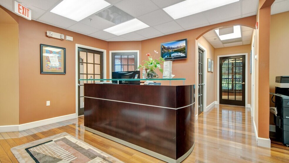 More Photos Of 260 Lookout Pl, Maitland Medical For Sale