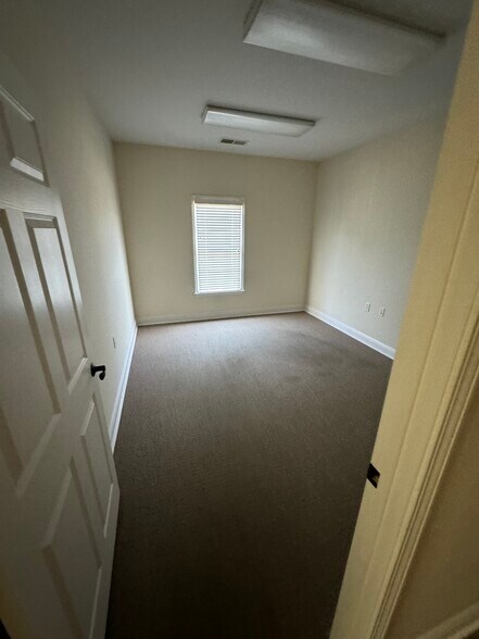 More Photos Of 1000 Loudermilk Dr, Marietta Unknown For Lease