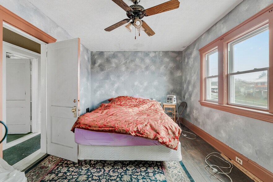 More Photos Of 5543 State Rd, Parma Freestanding For Sale