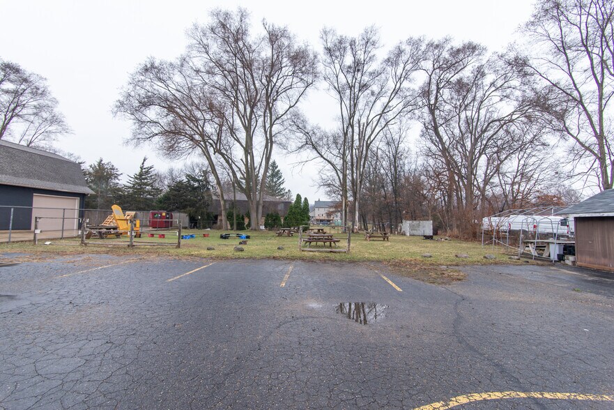 More Photos Of 2535 Highland Rd, Highland Restaurant For Sale