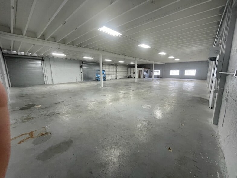 More Photos Of 5731 SW 23rd St, West Park Auto Repair For Lease