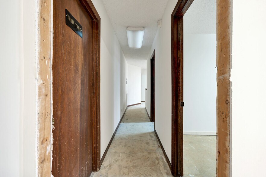 More Photos Of 1050 Whisperwood Trl NE, Cleveland Light Distribution For Sale
