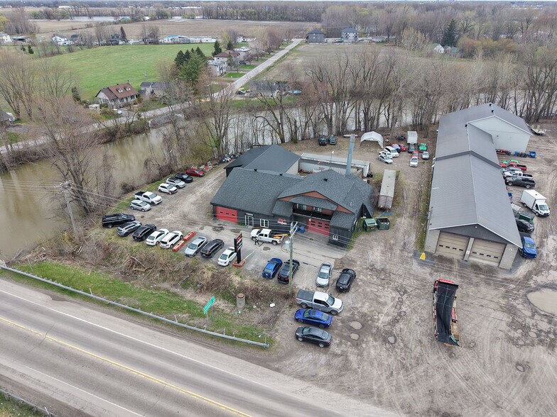More Photos Of 11 Rue Notre-Dame, Berthierville Manufacturing For Sale