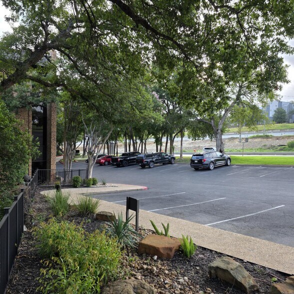 More Photos Of 1524 S Interstate 35 S, Austin Office For Lease