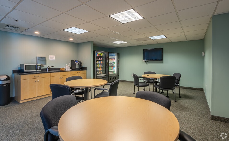 More Photos Of 600 Cordwainer Dr, Norwell Office For Lease