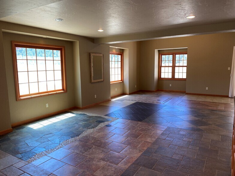 More Photos Of 173 Frontage Rd, South Fork Freestanding For Lease