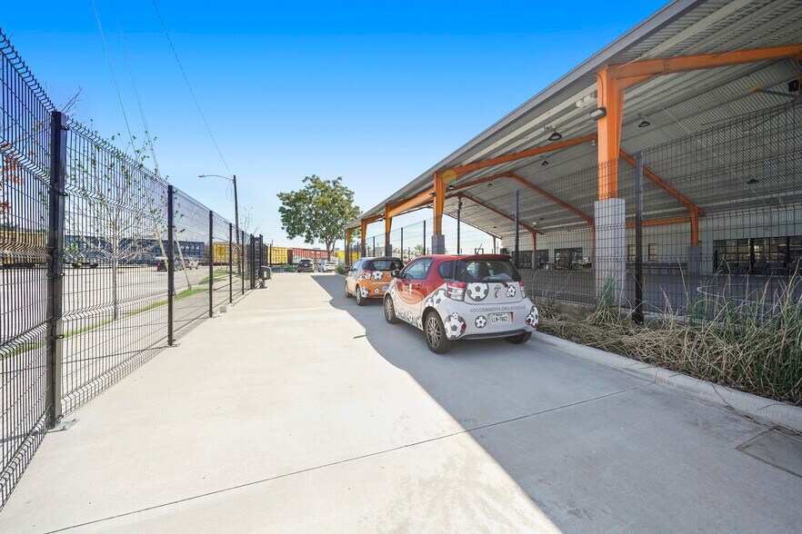 More Photos Of 121 St Emanuel St, Houston Flex For Sale