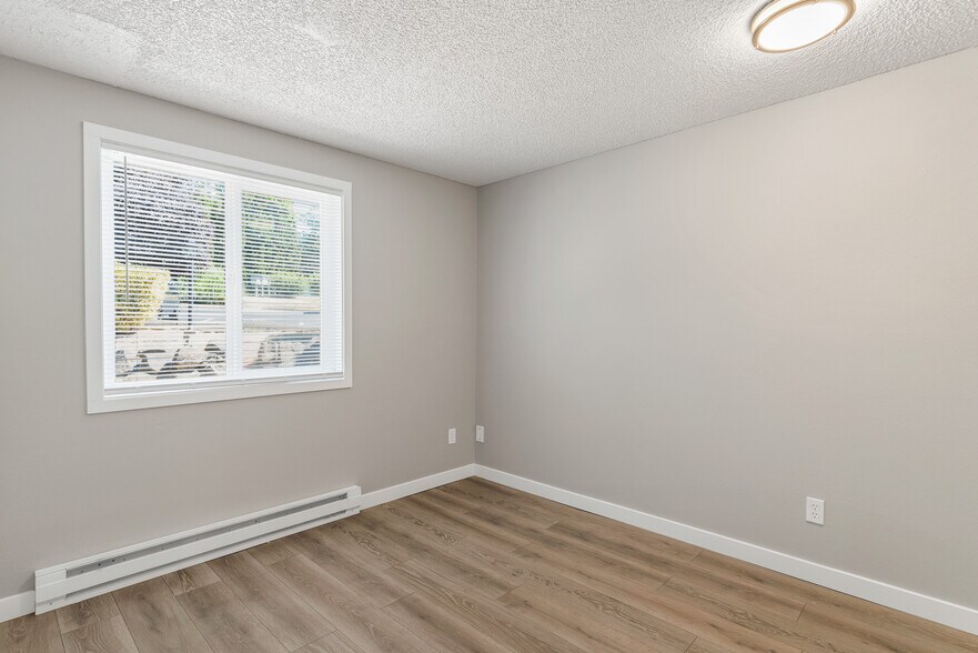 More Photos Of 2048 NE Highway 99W, McMinnville Apartments For Sale