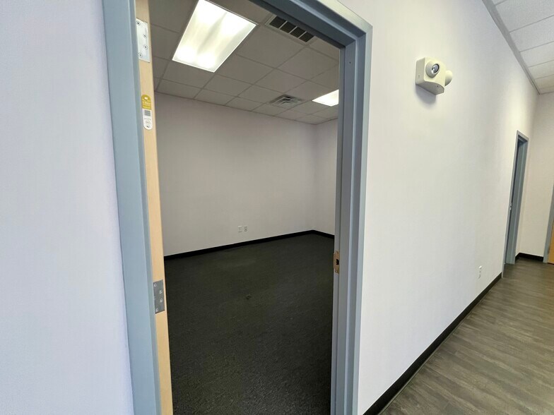 More Photos Of 185 Airport Rd, Fayetteville Warehouse For Lease