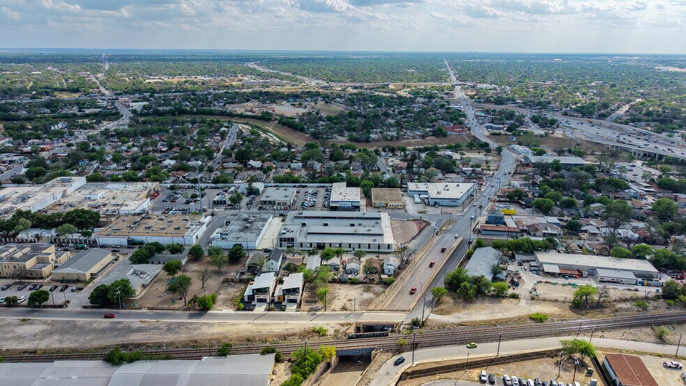 More Photos Of 130 E Zavalla, San Antonio Warehouse For Lease