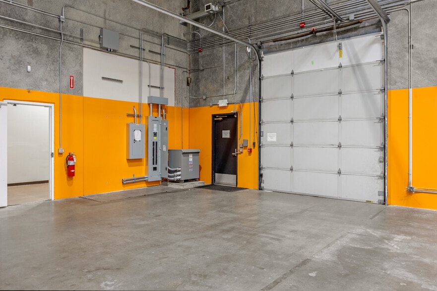 More Photos Of 3102 100th St SW, Everett Warehouse For Lease